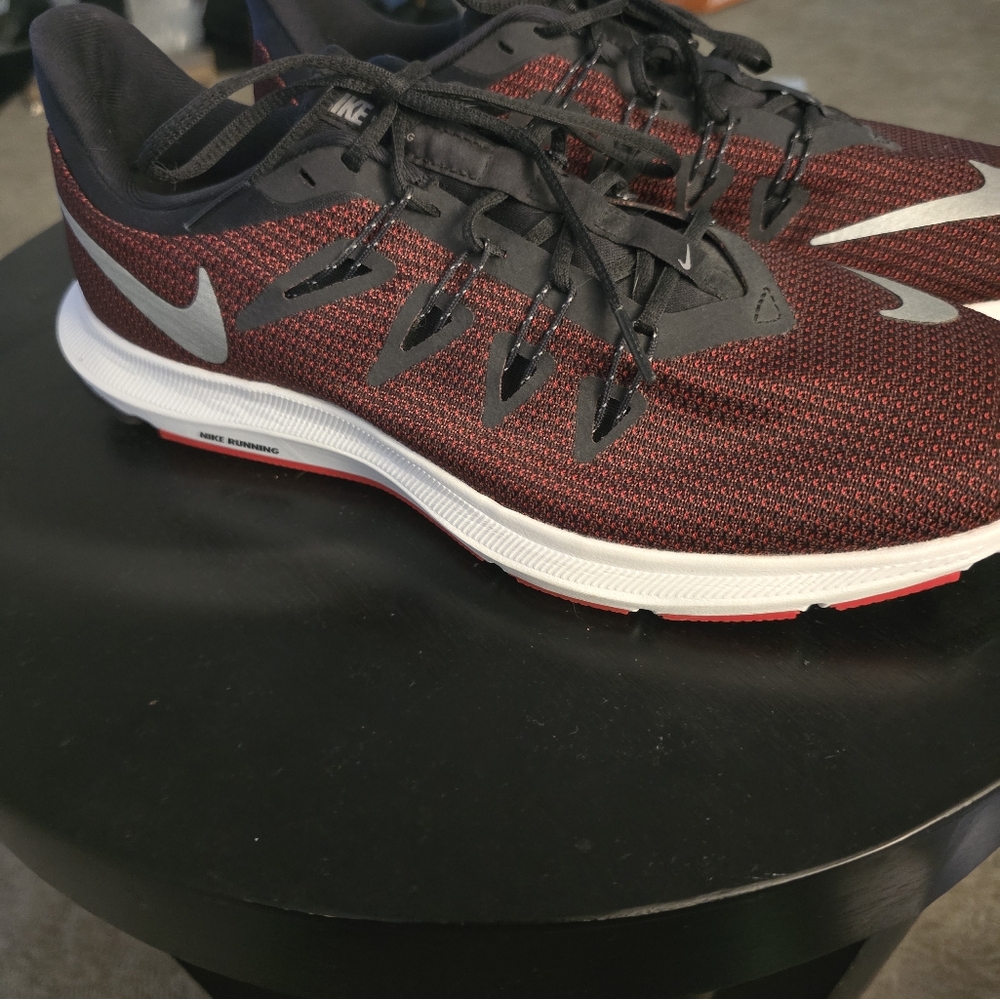 Nike Red and Black Running Shoes Size 10.5 Mens Like New!!!